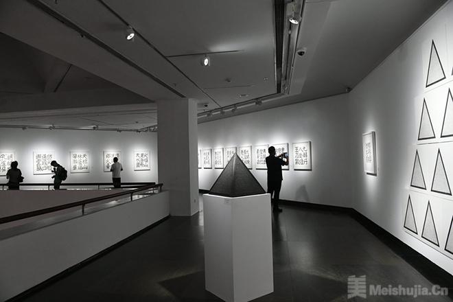 广东美术馆“九宫格与金字塔”刘彦湖作品展