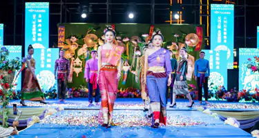 西双版纳首届“金剪刀”民族服饰设计大赛